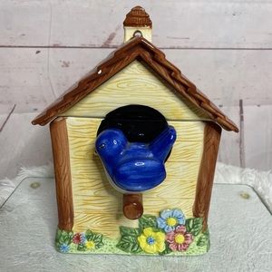HEARTHSTONE TNT BIRD HOUSE WITH BLUEBIRD COOKIE JAR 1996